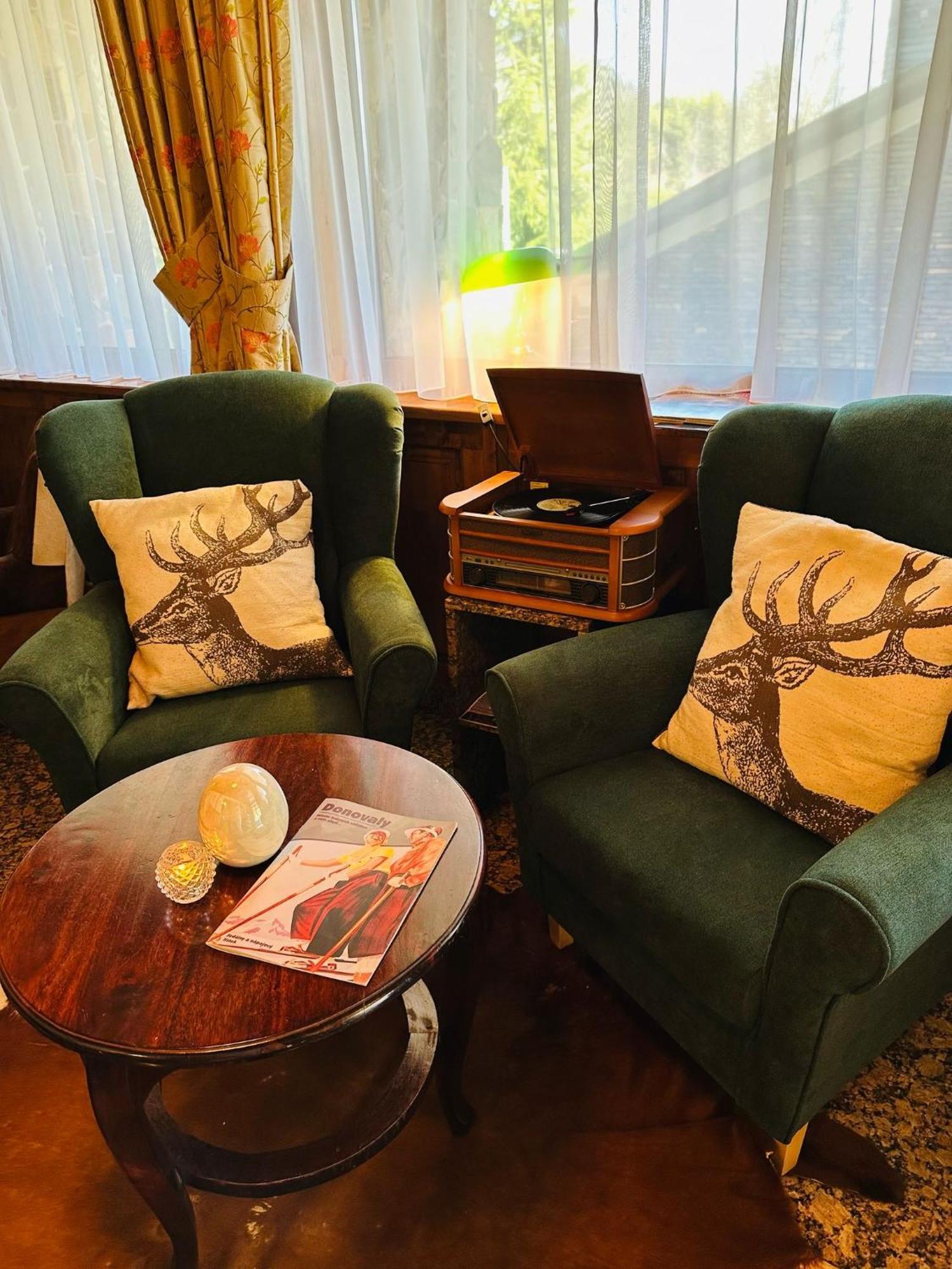 Horsky Hotel Encian ドノヴァリ エクステリア 写真