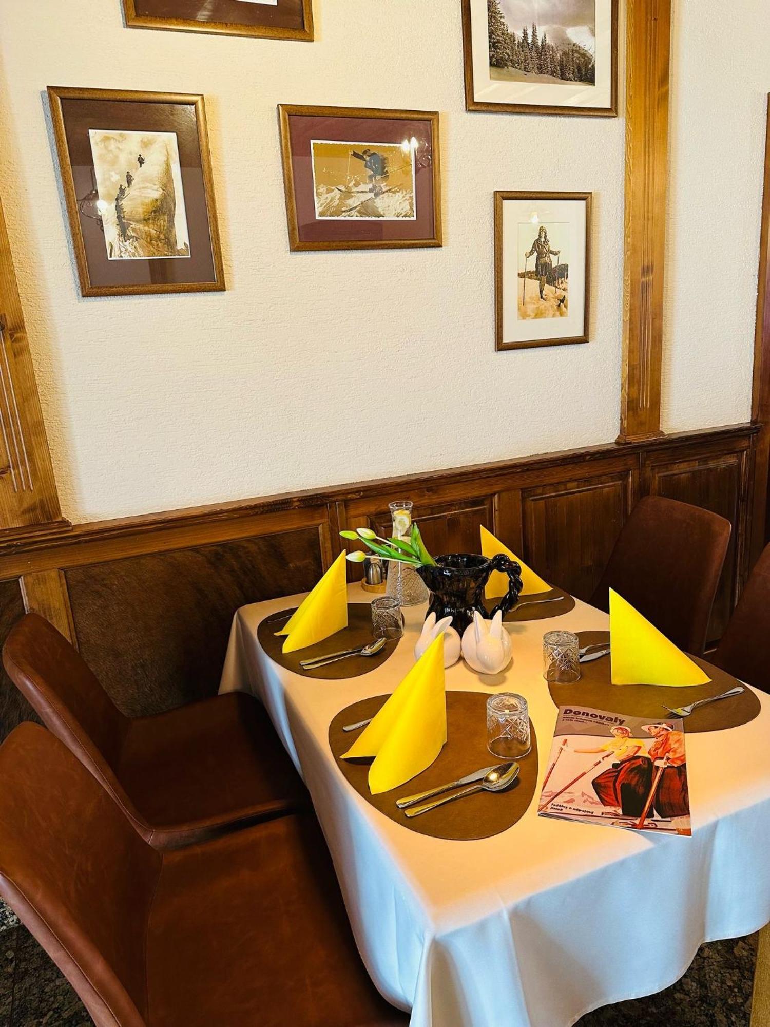 Horsky Hotel Encian ドノヴァリ エクステリア 写真