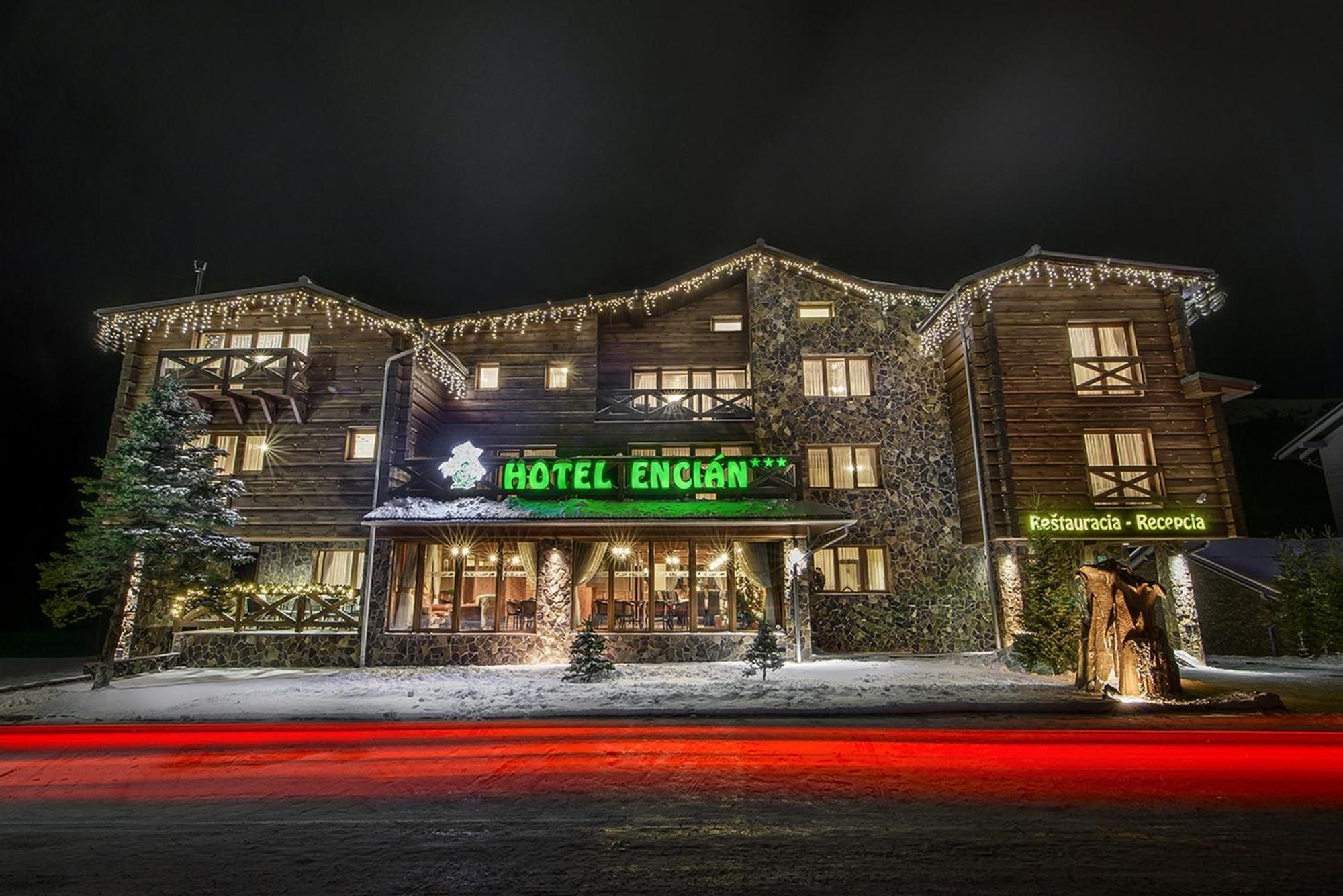 Horsky Hotel Encian ドノヴァリ エクステリア 写真