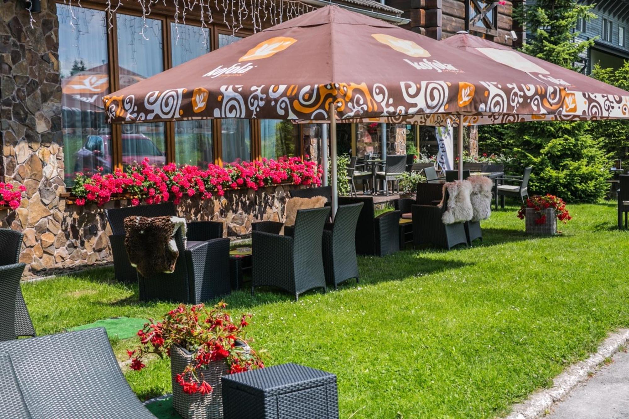 Horsky Hotel Encian ドノヴァリ エクステリア 写真
